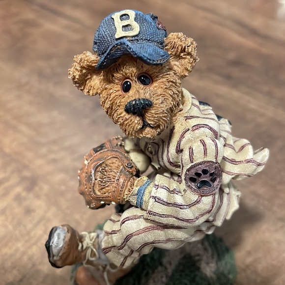 Boyds Bear baseball pitcher figurine - Picture 4 of 4